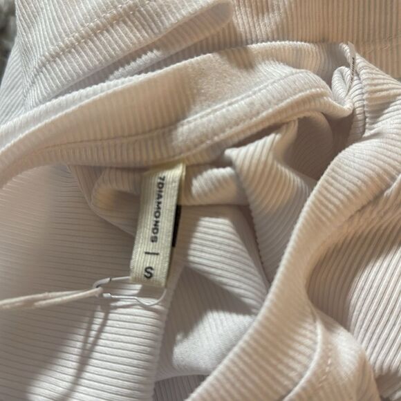 7 Diamonds Ribbed Cropped T-Shirts - Picture 7 of 7